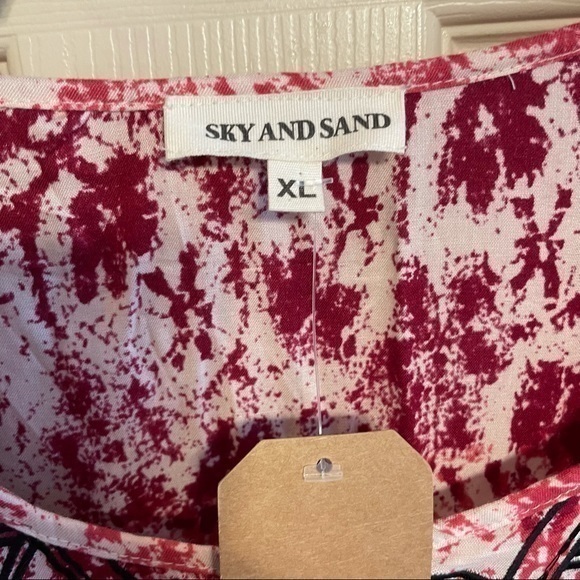 Stylish Tie-dye Top NWT - Picture 3 of 13